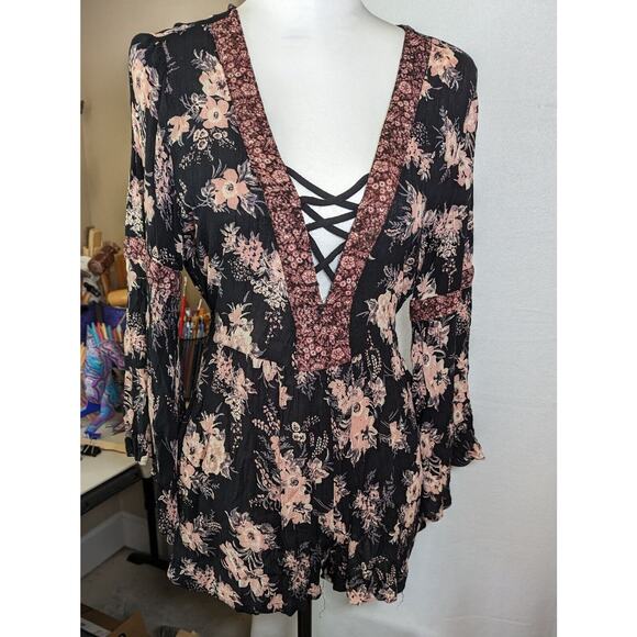 Angie Romper Boho Sz L Bell Sleeves.Lace Up Front PocketsSee Photos Measurements - Picture 5 of 9